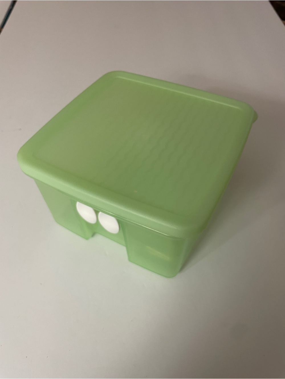 Tupperware Vintage Retired Vegetable Keeper Storage Container with Lid